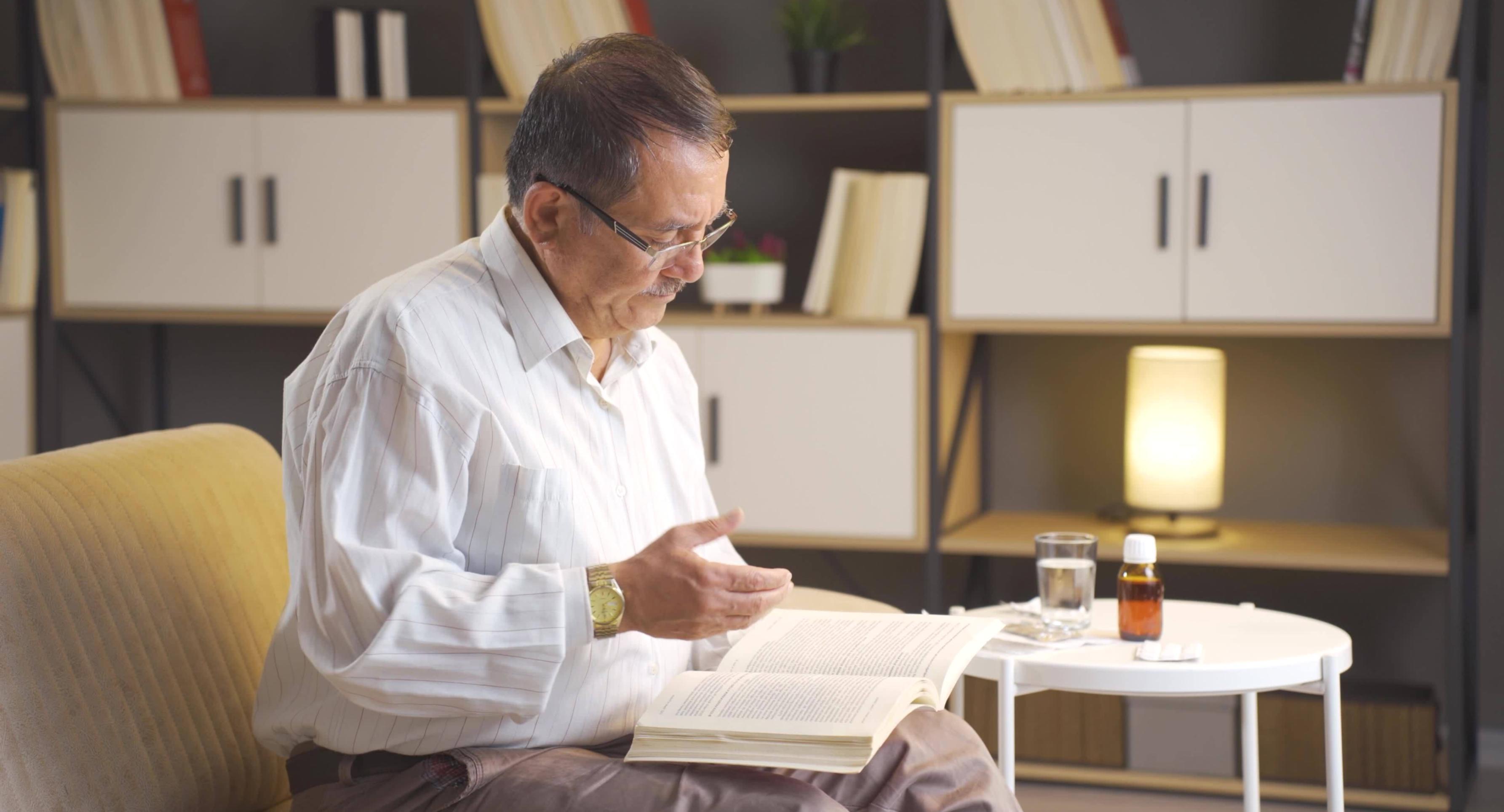 Revisión de casos de estudio en sesión de trabajo